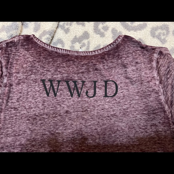 Long Sleeve Graphic Tee - Picture 4 of 4